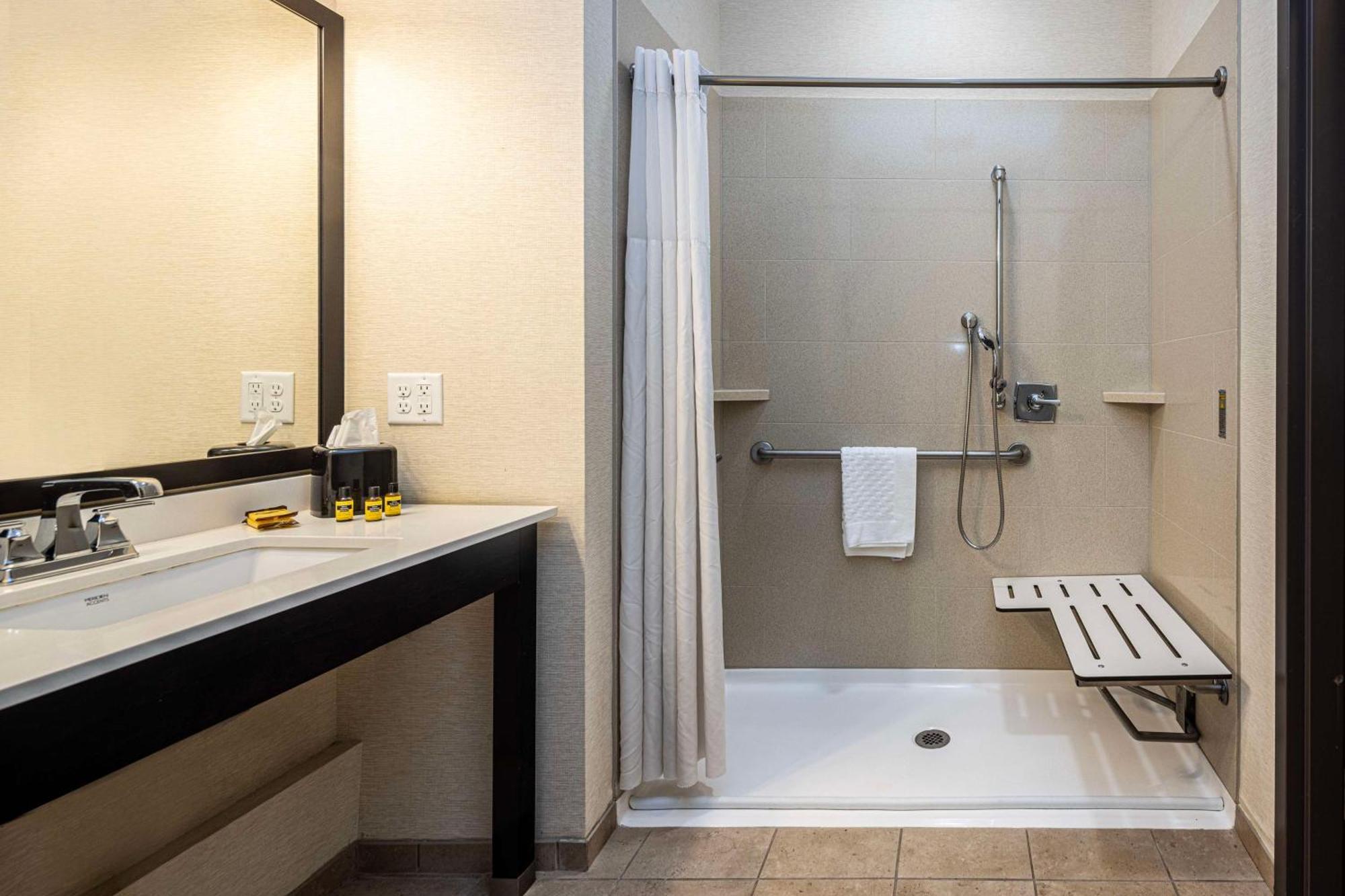 Best Western Plus Franciscan Square Inn & Suites Steubenville Ngoại thất bức ảnh