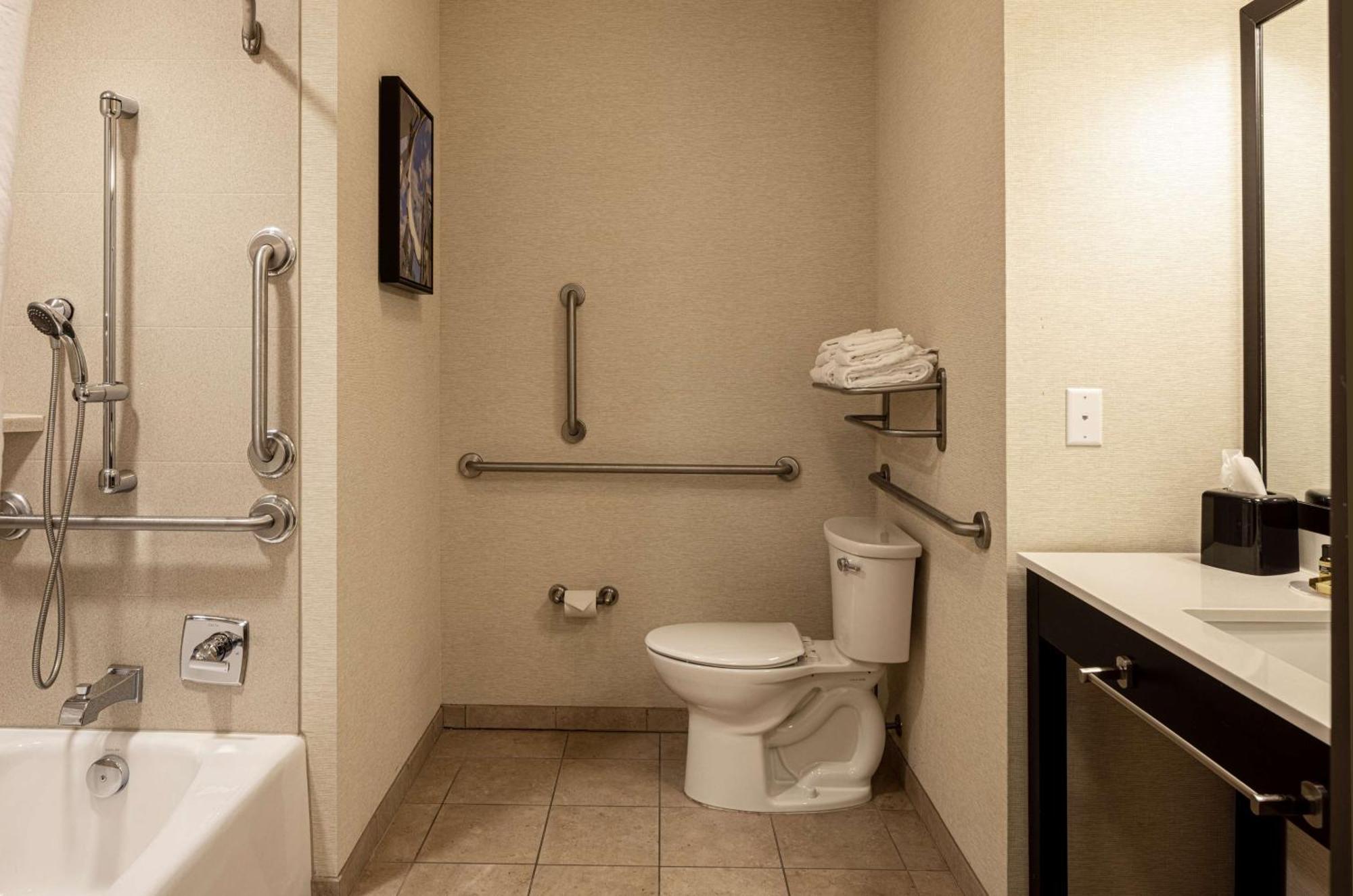 Best Western Plus Franciscan Square Inn & Suites Steubenville Ngoại thất bức ảnh